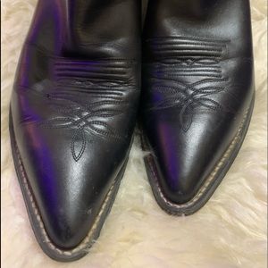 Justin black cowboy boots; leather upper, leather sole. Near perfect condition